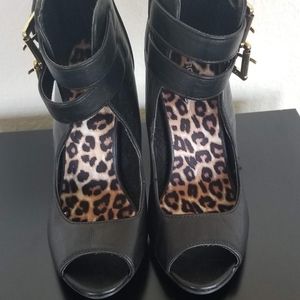 Charlotte Russe black heel with cheetah inside